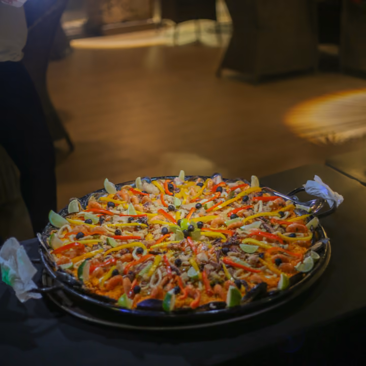 Paella de Casa Cora servida para compartir